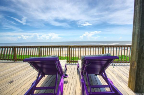 SunDaze Beachfront home! 3 BR 2 BTH , gourmet kitchen and Panoramic ocean view